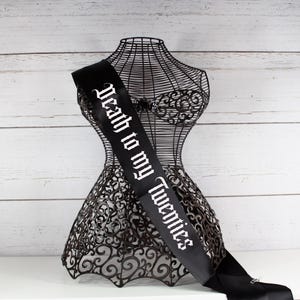 Ceinture Death to my 20 ans, ceinture coven d'anniversaire, ceinture de sorcière d'anniversaire, ceinture de fête gothique, ceinture personnalisée gothique