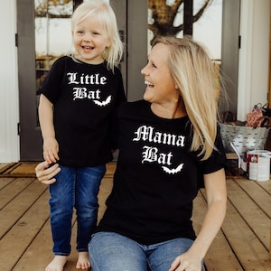 Mama Fledermaus Shirt, kleine Fledermaus Shirt, Gothic Muttertagsgeschenk, Gothic Horror Geschenk, Baby Fledermaus, Mama passend