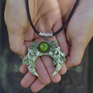 Wald Hexe Naturecore Schmuck Grün Witchcore Mond Anhänger Natur inspiriert Wicca Zubehör himmlischen Wald Amulett Halbmond Halskette