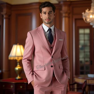 Men&#39;s pink Three piece suits, wedding bespoke, Parties Groomsmen Suit, Wedding Attire tailored fit formal suits dinner suits