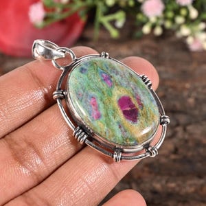 Colgante de rubí fucsita natural en plata de ley / Collar redondo con piedra preciosa verde para regalo