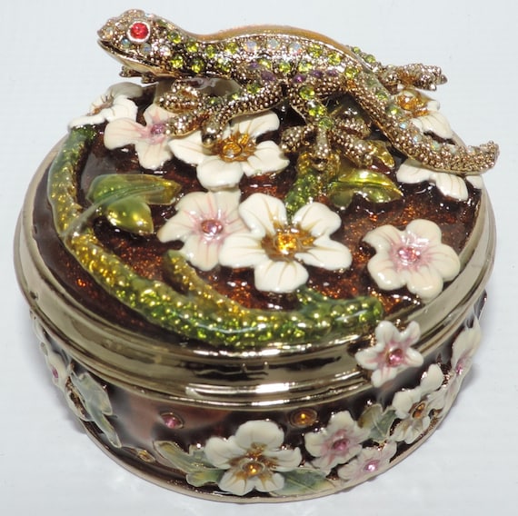 Round Trinket Box with Gecko and Flowers