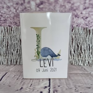 U-Heft Hülle mit Namen und Buchstaben im Unterwasser Design personalisiert Meer Tiere, auch als Mutterpass und Geburtsposter A4