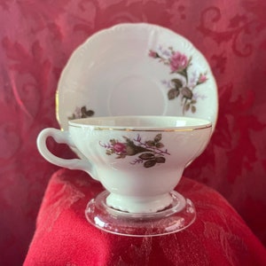 Taza de té y platillo de rosas japonesas antiguas hechas en Japón 1940 pintadas a mano