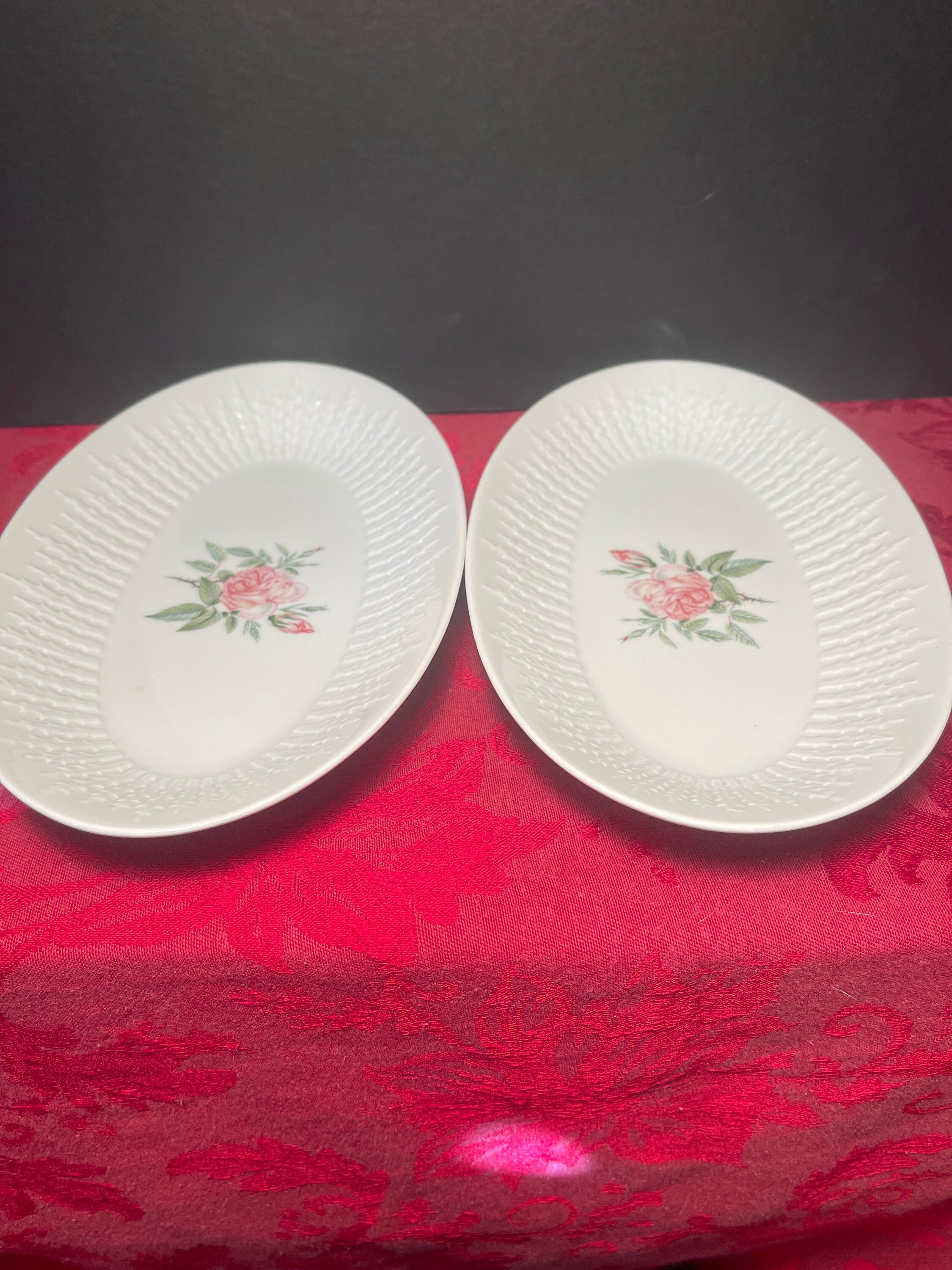 Pair of Hutschenreuther Excellenz Rosita Pattern Oval Serving