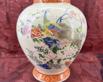 Jarrón vintage Satsuma Peacock de 15 cm con esmalte craquelado y bandas rojas, fabricado en Japón, en excelente estado.