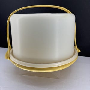 VTG Tupperware Round Cake Carrier 684-8 Harvest Gold W/Lid 683-8 Handle 624-25