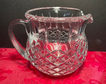 Vintage loodkristallen korte waterkruik gearceerd patroon 4,5 inch hoog