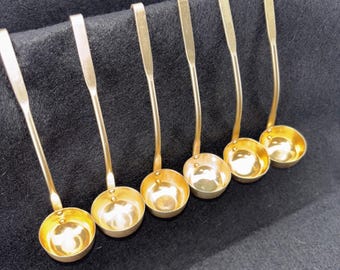 Cucharones pequeños de aluminio color oro de la marca Chadwick Miller Co., fabricados en Japón, juego de 6 piezas.