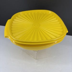 VTG Bol carré jaune moutarde Tupperware 836-3 avec couvercle 837-4