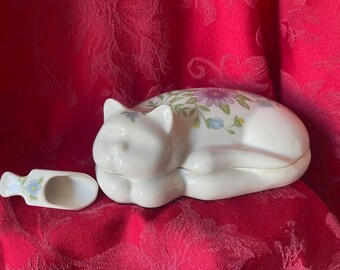 Elizabeth Arden Sleeping Cat Shaped Powder Box WITH Scoop Made in Japan Hand Painted Purple and Blue Flowers