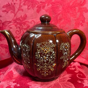Moriage Style Brown Betty Teapot Hand Painted Made in Japan 1960&#39;s