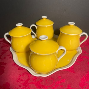 Vintage Gelbe Teetassen mit Deckeln und Unterteller Hergestellt in Japan 1950er Jahre 4er Set