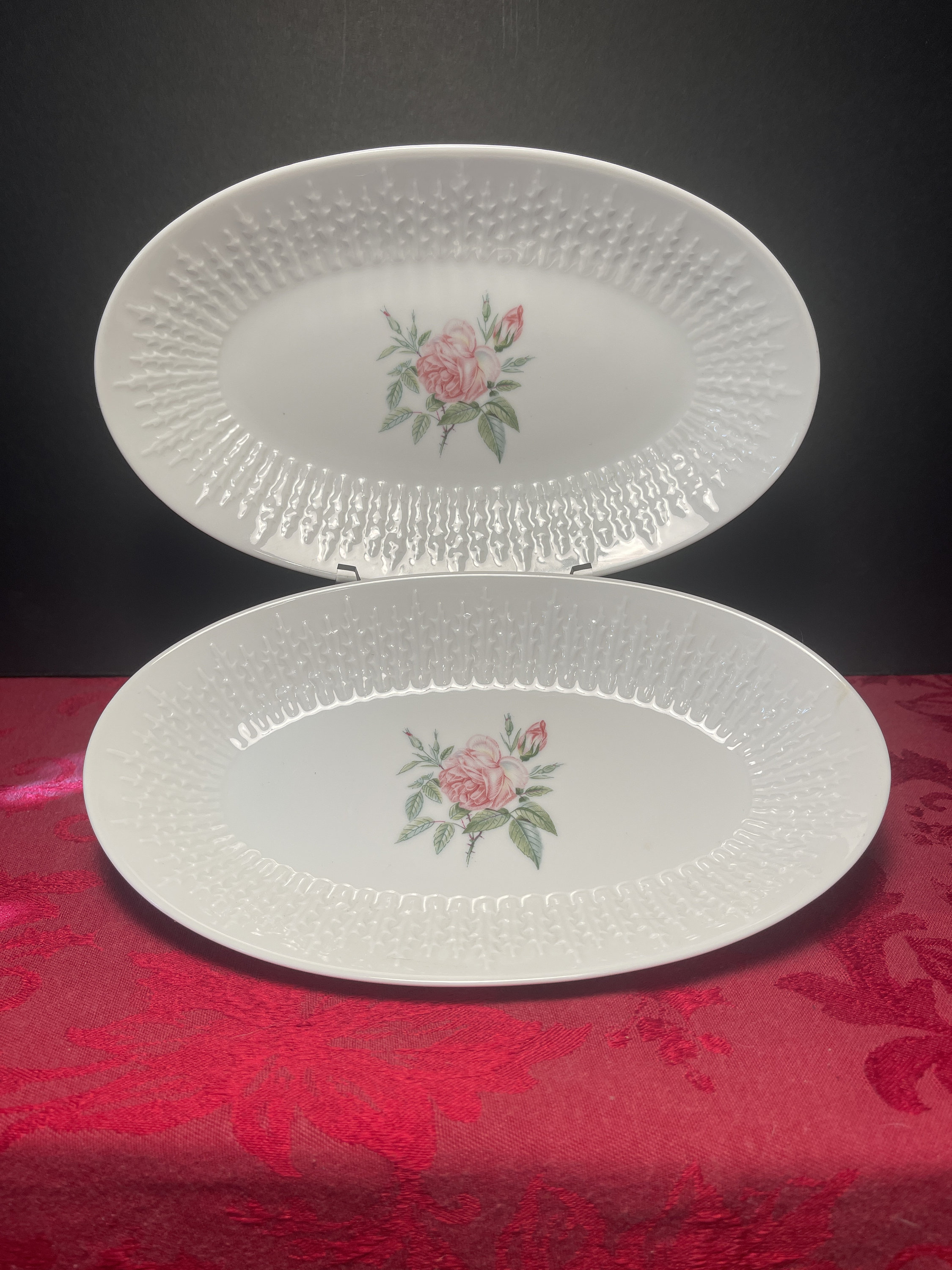 Pair of Hutschenreuther Excellenz Rosita Pattern Oval Serving