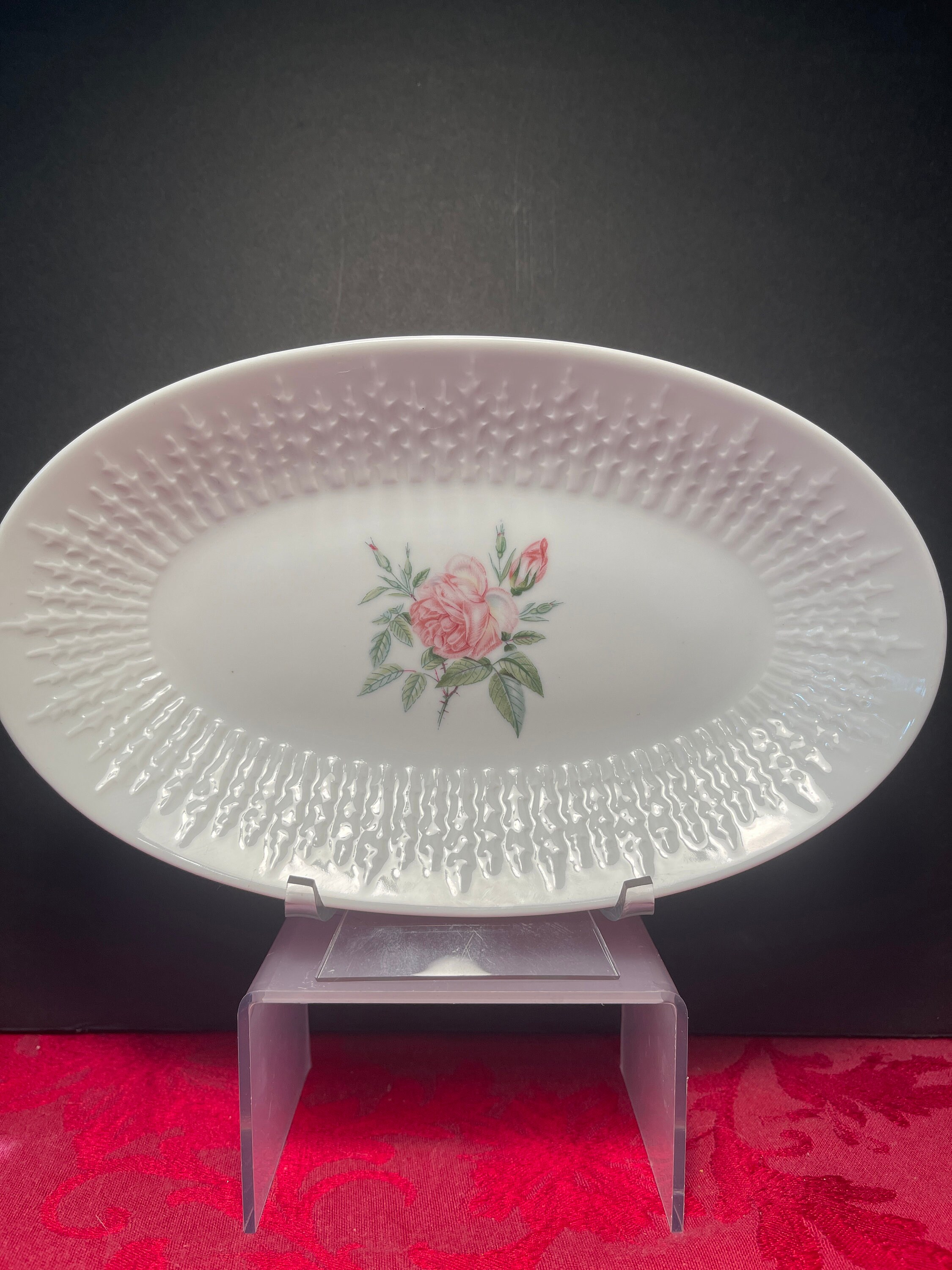 Pair of Hutschenreuther Excellenz Rosita Pattern Oval Serving