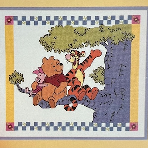 Padrão de ponto cruz do Ursinho Pooh em PDF para berçário de bebês, galho de árvore, amigos do Leitão e Tigrão, download instantâneo, gráfico de cores DMC