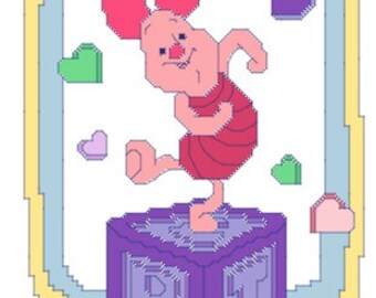 Puede incluir: Un personaje de dibujos animados de cerdo rosa con una camisa roja se para en un bloque morado con la letra "P" en él. El bloque está rodeado de corazones rosas, verdes y morados. El cerdo sonríe y tiene una nariz rosa.