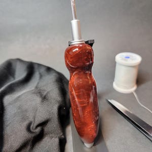Scucitore fatto a mano, &quot;Maroon&quot; - Regalo ergonomico per cucito e quilting