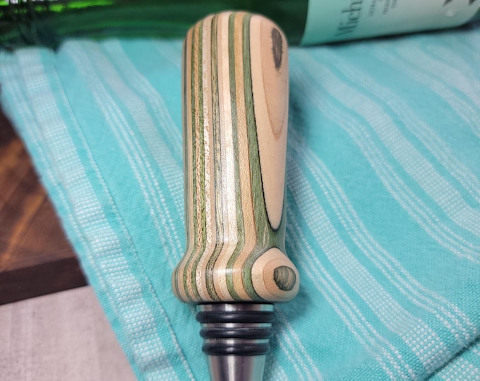 Bottle Stopper, green and natural wood