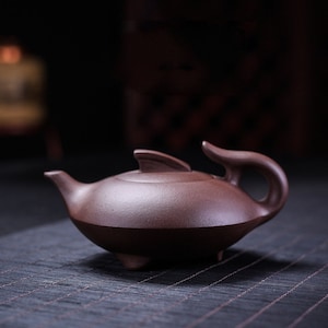 Yixing Purple Clay (Zisha) Teapot [Smooth & Fine 一帆风顺] (Gift Box / Certificate Included) [YIQIN TEA HOUSE]
