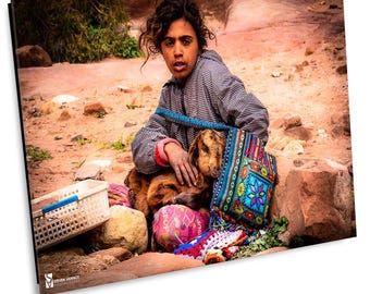 Fotografía de Jordania, La pequeña beduina y su cabra, Impresión en lienzo de Petra Jordania, Petra Jordania, Fotografía de viaje, Arte mural, Fotografía de Petra,