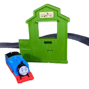 Thomas and Friends à chenilles et à piles Thomas le train avec wagon cargo