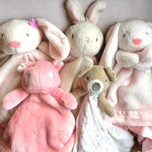 Couvertures de sécurité pour bébé, peluches douces, Blankets and Beyond, Douglas Baby, Carter's, The Peanut Shell et Little Bamboo - Pré-aimé
