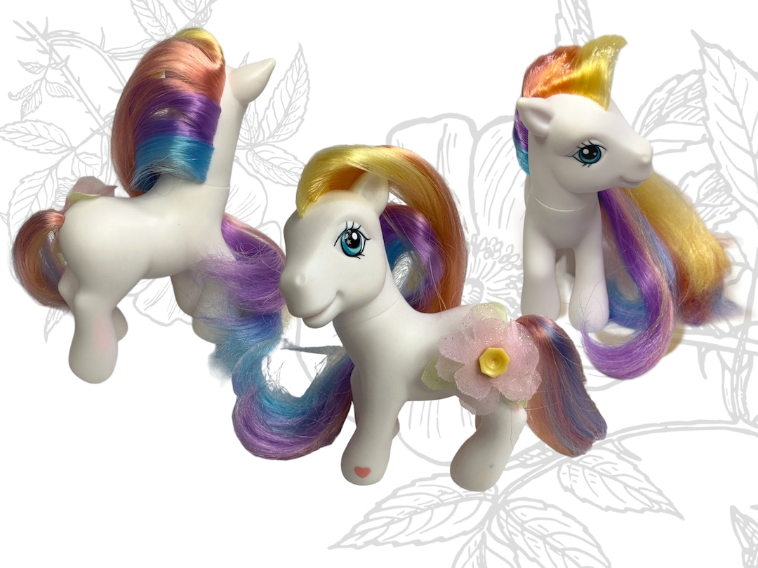 Daffidazey White 3D Floral G3 My Little Pony Magnetic Foot 2006