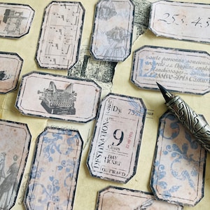 Peut inclure: Un ensemble d'étiquettes en papier de style vintage avec différents motifs, notamment des notes de musique, une machine à écrire, une plume et un motif floral. Les étiquettes ont un aspect vieilli et usé, parfait pour ajouter une touche de charme vintage à vos travaux manuels et projets.