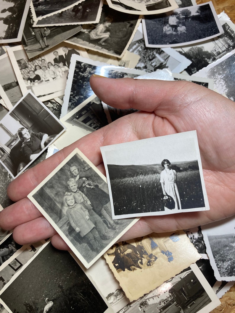Viele kleine Fotos, Vintage-Schnappschuss von Familien und Kindern, 15.10.20 schwarz-weiß, Umgebung von 1930, Scrapbooking, Junk Journal, Collage, Kunst Bild 2
