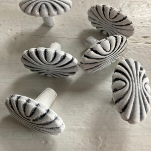 Lot de 10 pièces peintes à la main pour commode ou bouton d'armoire de style campagnard shabby chic