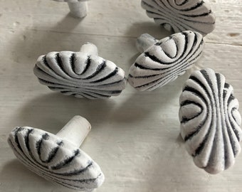 Lot de 10 pièces peintes à la main pour commode ou bouton d'armoire de style campagnard shabby chic