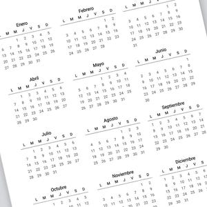May include: A black and white calendar with the months of the year in Spanish. The calendar is printed on white paper and has a simple design.