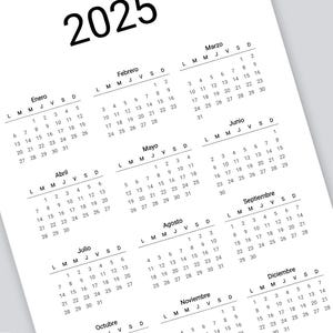 May include: A black and white calendar for the year 2025 with the months in Spanish. The calendar is printed on a white sheet of paper.