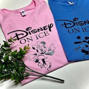 T-shirt D On Ice, sweat-shirt D On Ice, patinage sur glace Minnie, patinage sur glace Mickey. Option de conception numérique D On Ice.