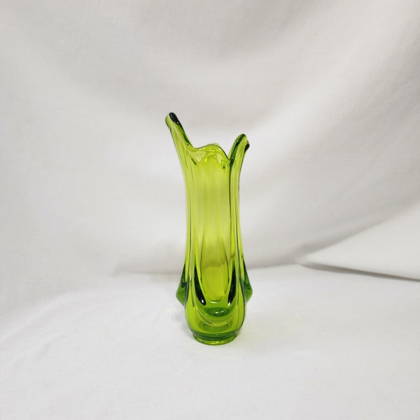 Viking Glass Epic Drape Avocado Green Swung Vase Hand Blown Mid Century Modern 60s Art Glass Flower Vase Vintge Collectable Retro Home Decor