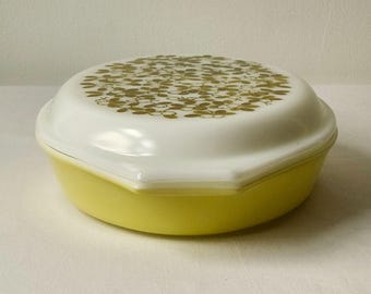VTG 1960s Pyrex Divided Casserole Dish With Lid 1 Qt Verde Olive Pattern Mid Century Retro Kitchenware Cottagecore Milk Glass Made in USA