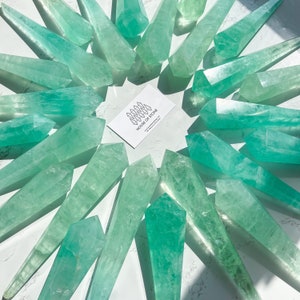 Large Fluorite Wand/Natural Green Fluorite Wand/Rainbow Fluorite Point Wand/Crystal Wand/Fluorite Handle/Fluorite Stem/Heart Chakra/Altar