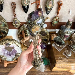 Bacchetta di corno di ametista naturale fatta a mano/Bacchetta magica di strega in quarzo trasparente/Stelo di corno di ammonite e ametista di labradorite/Strumento per chakra/Altare