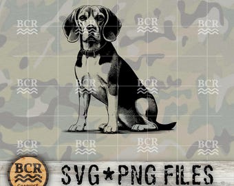 Pode incluir: Ilustração em preto e branco de um cão Beagle sentado com as orelhas levantadas. O cão está olhando diretamente para o espectador. A imagem está sobre um fundo de camuflagem. O texto "SVG PNG FILES" está na parte inferior da imagem.