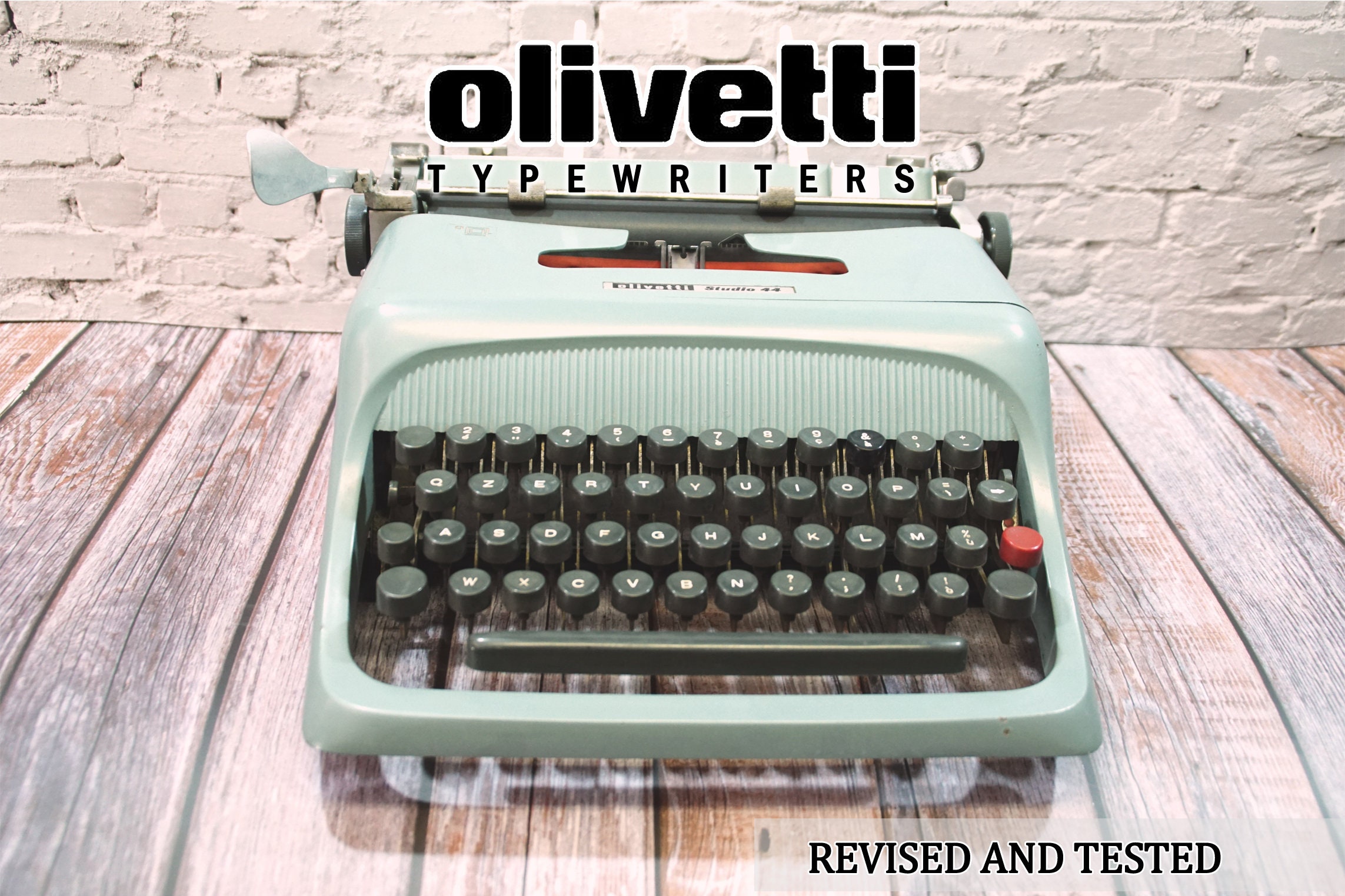 オリベッティ　スタディオ44 Olivetti Studio 44 Vintage Typewriter with Case — Classic