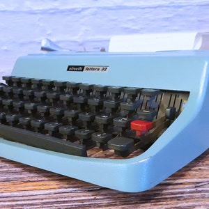 Schreibmaschine Olivetti Lettera 32 – Vintage italienisches Design – vollständig restauriert