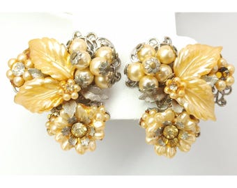 Vintage Beau Jewels Layered Flower Clip On Earrings Silver Tone Pearl Cluster