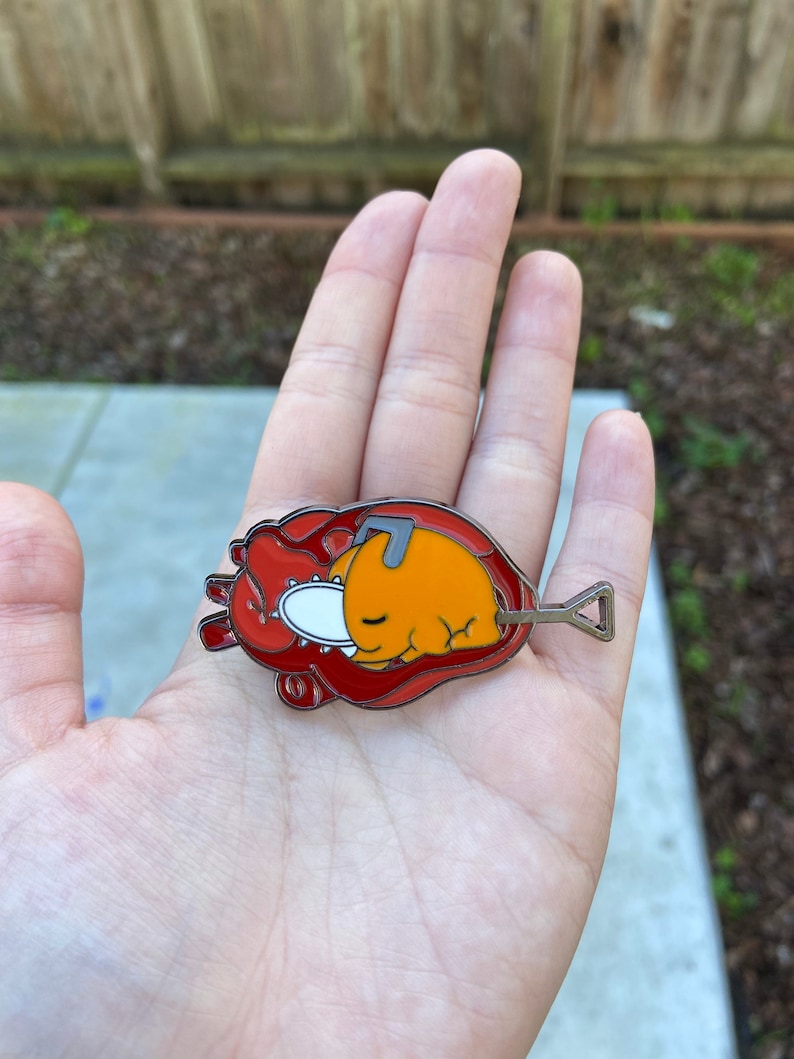 Pochita Chainsaw Man Heart Enamel Pin | Etsy Schweiz