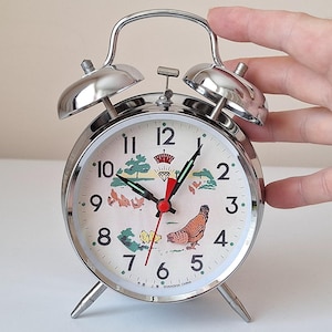 Vintage Chicken Alarm Clock: 1990s Mechanical Table Clock