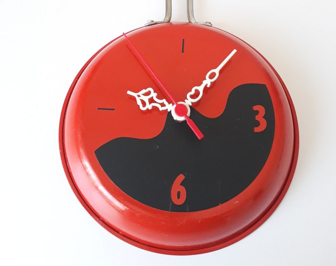 Vintage Clock, Retro Kitchen Clock, Space Age Clock, Kitchen Clock, Pan Clock, Kitchen Decor, Home Decor, Decor, Red Clock, Clock, Kitchen