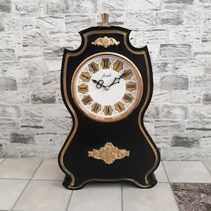 Vintage USSR Mechanical Desk Clock: 1960s Collectible