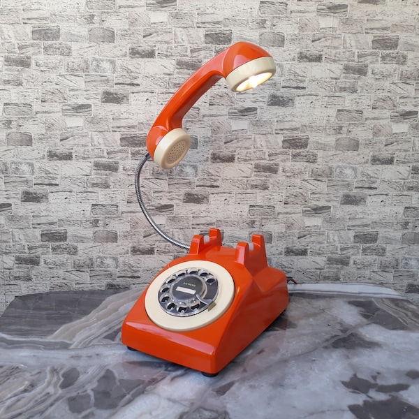 Oranje lamp, lamp, telefoonlamp, kantoordecor, woondecoratie, telefoonlamp, decor, geschenk, geschenken, nostalgietelefoon, nostalgielamp, noltalgie