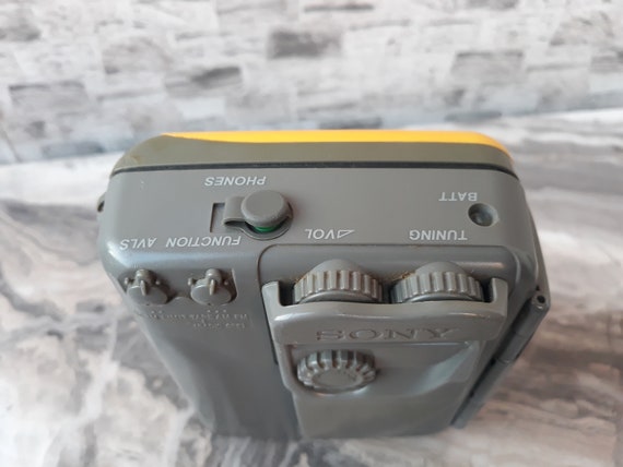 (美品)ソニーカセットウォークマンsonysports WM-FS191 Sony Sports Walkman WM-FS191 Yellow AM/FM Portable Cassette