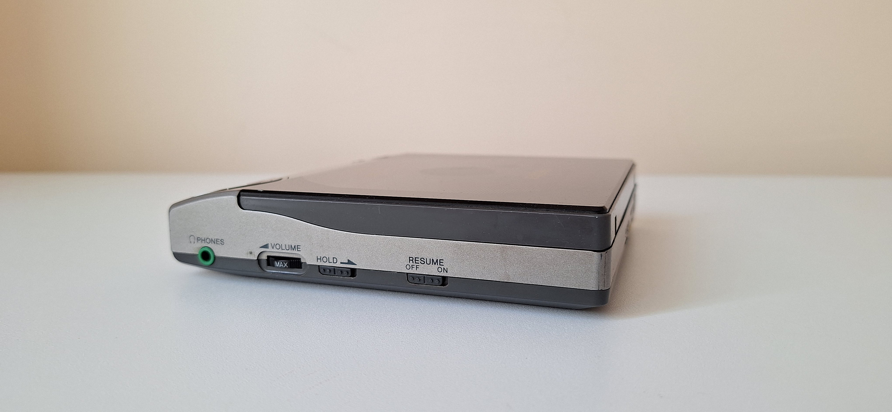 SONY CDプレーヤー Discman D-V8000 動作品 SONY D-V8000